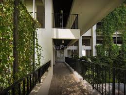 Univ 360 place is a mixed commercial development comprising or 2 towers of designer suites (603 units) and 18 units of duplex shop lots which is located within the established serdang jaya/ sri serdang area, a mere 3km from university putra malaysia (upm) campus and the recently. Univ 360 Place Seri Kembangan New Sofo For Sale Nuprop