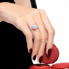 Di pihak pria, pemberian cincin ini jadi apakah sekarang kamu sudah tahu perbedaan antara cincin kawin dan cincin tunangan? Terungkap Ini Alasan Cincin Melingkar Di Jari Manis Saat Dia Nyatakan Cinta Lifestyle Liputan6 Com