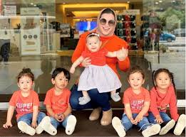 Latest oldest most discussed most shared most viewed. Suka Tengok Datin Sri Zizie Ezette Bergaya Sedondon Dengan Anak Anaknya Ini Cara Nak Menyusun Si Kecil Gempak
