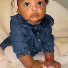 Help translating Spanish meme phrase "suya siendo ahorcada"