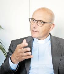 Soutanen aus purpurroter Seide