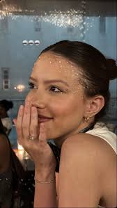 Abril Vela (velabril08)