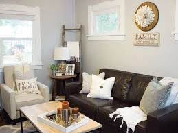 In today's post, i rounded up a bunch of beautiful sofa and accent chair pairings, but i'm also talking about the design rules that apply to combining these two staple seating pieces. Living Room Design With Fall Decor Brown Living Room Fall Living Room Decor Leather Couches Living Room