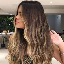 En général, le balayage miel sur brune ou noire est assez contrasté, c'est pourquoi la balayage caramel est plus indiqué que le miel. Balayage Miel Ces Photos Vont Vous Convaincre