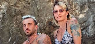 Già nel presentare l'esibizione la maestra si è molto emozionata, facendo emozionare anche i giudici in studio. Andreas Muller E Veronica Peparini Haters Contro Differenza D Eta Commenti Idioti