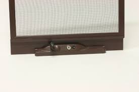 Position the skirts so that one end fits into the rebated part of the winder. Attachments