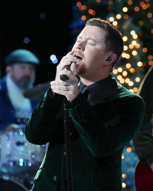 See Scotty McCreery's Personal Family Christmas Card Celebrating His Son's First Holiday Season - Country Now