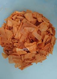 Nampak rangup dan menyelerakan roti sosej cheese bersalut kulit popia ini bukan? Intai Dapur Kerepek Popia Cheese Terlajak Sedap