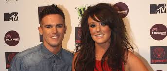 Charlotte seriously rocking this platinum blond blowdry barnet at wow, who remembers the original cast of geordies back in 2011 with greg lake who lasted about 20. Charlotte Crosby Feiert Ihr Geordie Shore Comeback Promiflash De