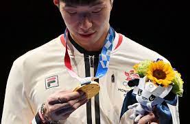 奧運金牌精英大匯演 (香港) 奧運金牌精英大匯演 (英語： mainland olympic gold medallists extravaganza ) 是港協暨奧委會主辦的一個表演活動，於8月25日黃昏在香港大球場舉行，26,500張門票於8月16日上午10時起在各城市電腦售票處公開發售。 Qrzoigw0txhxom