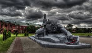 Во многом утратившая своё первоначальное значение, брестская крепость оставалась огромным комплексом казарм и складов, наполненным людьми и техникой. Den Pobedy V Belarusi Blizhajshie Tury Turisticheskaya Kompaniya Rejting