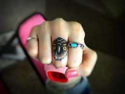 Orta Parmak Baykus Dovmesi Finger Owl Tattoo Parmak Dovmeleri Baykus Dovmeleri Tattoo