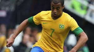 Lucas rodrigues moura da silva؛ مواليد 13 أغسطس 1992)، ويعرف باسم لوكاس مورا. Ù„ÙˆÙƒØ§Ø³ Ù…ÙˆØ±Ø§ Ù‚Ø¯ ÙŠØ´Ø§Ø±Ùƒ ÙÙŠ ÙƒØ£Ø³ Ø§Ù„Ø¹Ø§Ù„Ù… Ø§Ù„Ø¨ÙˆØ§Ø¨Ø©