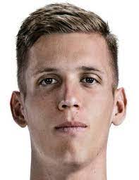 He can play as either an attacking midfielder or a winger. Dani Olmo Spielerprofil 20 21 Transfermarkt
