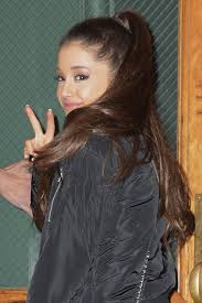 She complimented her deep color superbly by wearing a ginger blonde hair wig. Ariana Grande S Hairstyles Hair Colors Steal Her Style Page 3