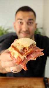 Did you know that it takes 119.5 seconds to pour a proper pint of Guinness?  Guinness Storehouse ambassador, Aaron Ridgeway showed us how it's done.