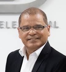 Óscar Ortiz (político)