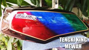 Selain karena memiliki kesan motor jadul, melakukan modifikasi motor yamaha rx king ini terbilang sangat mudah dan tidak terlalu membutuhkan banyak uang. Cat Motif Kresesk Plastik 5 Warna Cat Di Tengki Rx King Menghasilkan Warna Elegan Youtube