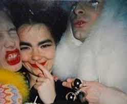 Björk with James St. James and Michael Alig in NYC, 1992 : r/redscarepod