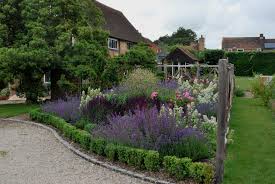 10 Creative Garden Ideas You Can Create Yourself To Accent Your Home Frontyard Flower Eng Country Garden Landscaping Garden Design Ideas Uk Landscape Design