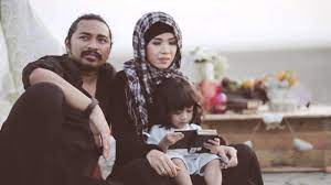 Fynn jamal sudah pun berkeluarga dan telah dikurniakan seorang cahaya mata. Fynn Jamal Warkah Arjuna Arjuna Beta Youtube