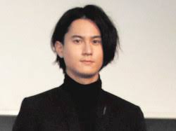 武内駿輔とは、日本の男性声優。2015年に躍進を遂げた。 人物 1997年9月12日生まれ。東京都出身。血液型はab型。 81プロデュース付属の養成所・81actor's studio在籍の研修生だった頃に声優デビューを果たし、2016年4月1日付で同事務所ジュニア所属に. Bmez0oeiap47am