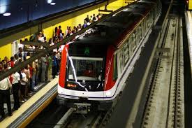 Por su parte, calló es una forma del verbo callar en pretérito perfecto, en tanto que cayó es el verbo caer conjugado. Hombre Se Cayo En Las Vias Del Metro De Sd Tras Sufrir Un Desmayo N Digital