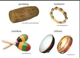 Marakas dimainkan dengan cara digoyang sehingga menghasilkan bunyi khas yang semarak dan rincik. 9 Contoh Alat Musik Ritmis Tradisional Dan Modern Serta Penjelasannya