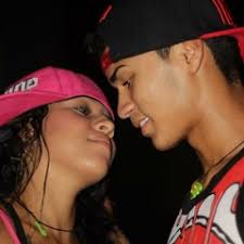 Listen to playlists featuring PIENSO EN TI (Versión Acústica 2014) by  TRÉMOLO online for free