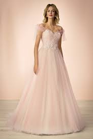 Luxury bridewear in modern fashion style concept. Langes Brautkleid Aus Tull Und Blutenspitze A Linie Elisabeth Konin