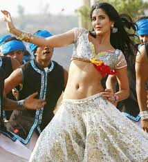Katrina Kaif Hot Navel Show in Tees Maar Khan - Chinki Pinki