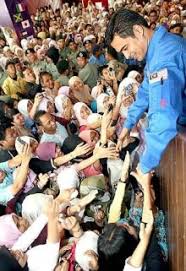 Setelah berbincang oleh pihak jawatankuasa, dua nama dipilih, iaitu dr sheikh muszaphar dan dr faiz. Dr Sheikh Muszaphar Shukor The Angkasawan Programme