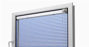 Cama monte perdelerde perdenin kumaş, ahşap ya da alüminyum olması perdenin temizliğinin de farkılık göstermesine neden olur. Jaluzi Cam Ici Best Global Yapi Urunleri