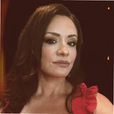 Feliz inicio de semana! Happy Monday everyone! 👔