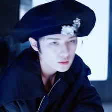 get lit lee know omgg this song is gonna be the one for me ahh i love it  💕, -, [ stray kids unveil track 3 get lit ], follow @dreamlino98 for more  lee know contents ♡︎