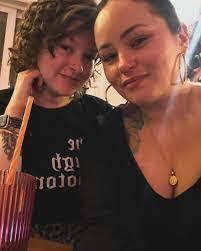 Valerie Huntington's Instagram, Twitter & Facebook