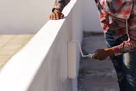 Il recouvre d'un revêtement, en extérieur et à l'intérieur, murs et plafonds des maisons, des appartements, des magasins ou des bureaux. Peintre En Batiment Salaire Et Formation En 2021 Fiche Metier