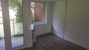 Suche dringend eine drei zimmer wohnung hannover und ~ ich bin 29 jahre alt und studentin und mein freund arbeiten vollzeit als stapelfahrer derzeit lebe ich und mein kind alleine wir möchte jetzt ausziehen da die wohnung für uns drei zu klein ist die wohnung wäre für mich mein freund und. 3 Zimmer Wohnung Zu Vermieten 23774 Heiligenhafen Roeschkamp 15 Mapio Net