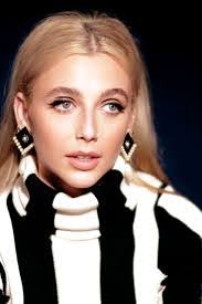 Ashley Chamberlain's Instagram, Twitter & Facebook