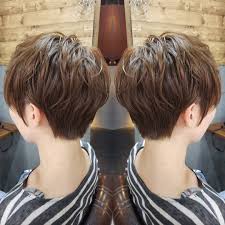 画像に含まれている可能性があるもの 1人以上 ストライプ クローズアップ japanese short hair short hair styles hair styles