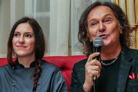 Tutti conoscono red canzian, storico cantante e bassista dei pooh. Con Canzian Si Sfoglia La Dieta Vegana Cultura E Spettacoli Alto Adige