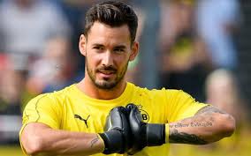 Roman bürki steht seit 2015 beim bvb zwischen den pfosten. Roman Burki 4 Foodspring Magazine