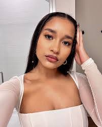 Mia Shelton's Instagram, Twitter & Facebook