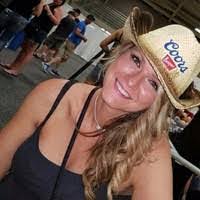 Shelley Martell's Instagram, Twitter & Facebook