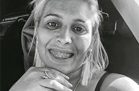 Leonor e Jaime são irmãos e lutam contra o cancro. A mãe só queria estar no  lugar deles