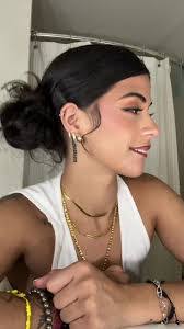 Ashley Ripka's Instagram, Twitter & Facebook