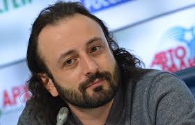 Мартин равнодушен к фигурному катанию, хотя является сыном самого ильи авербуха. Ilya Averbuh Rasskazal O Rabote S Detmi Na Shou Lednikovyj Period