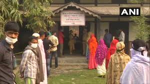 শেষ বাংলার ভোটযুদ্ধ, শান্তিতেই মিটল অষ্টম দফার নির্বাচন. West Bengal Assam Elections 2021 Highlights Nearly 82 Turnout In Bengal 76 In Assam In Phase 1