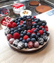 Maybe you would like to learn more about one of these? Ernst Knam We Are Back Fondo Nero Crema Pasticciera Al Cioccolato Fondente Ganache Al Fondente Decorata Con Frutti Di Bosco Facebook
