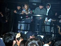 Taeyang uploaded photos of himself with a . A Fanpicture Of Cl Taeyang Together At A Club Let S Play 2ne1